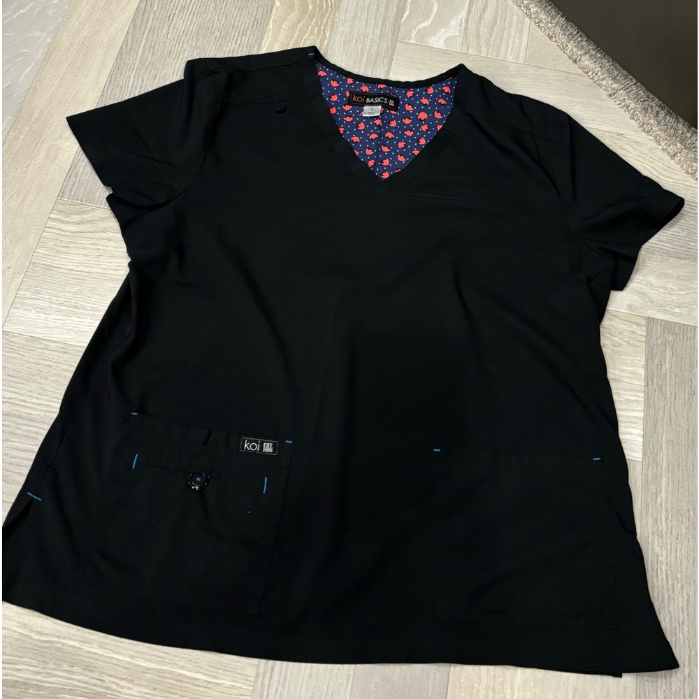 KOI SCRUB TOP LARGE BLACK